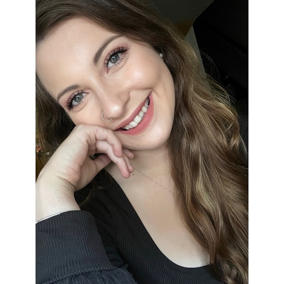 Meet your Posher, Taylor - Picture 1 of 4